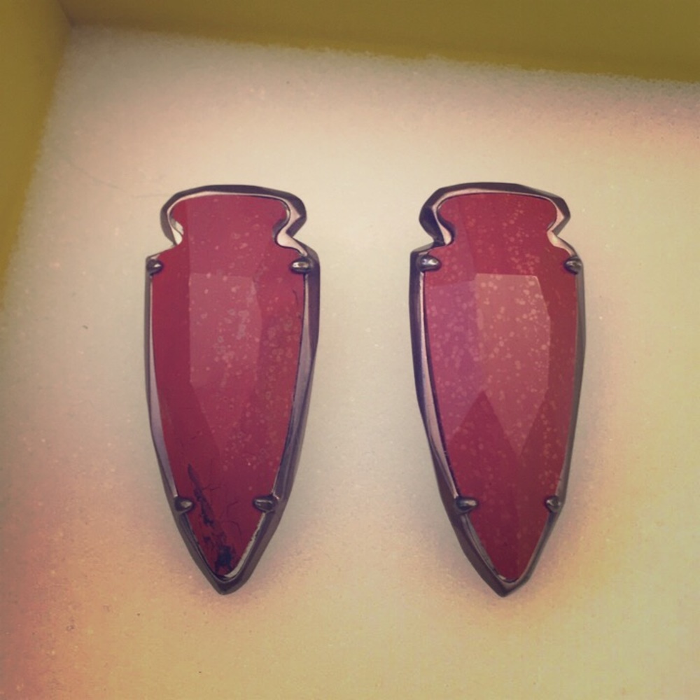 Kendra Scott arrow head earrings